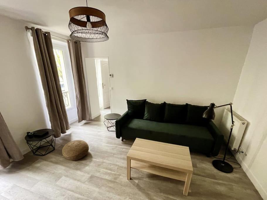 1Br Et Canape Lit Dans Le Salon Apartment Paris Exterior photo