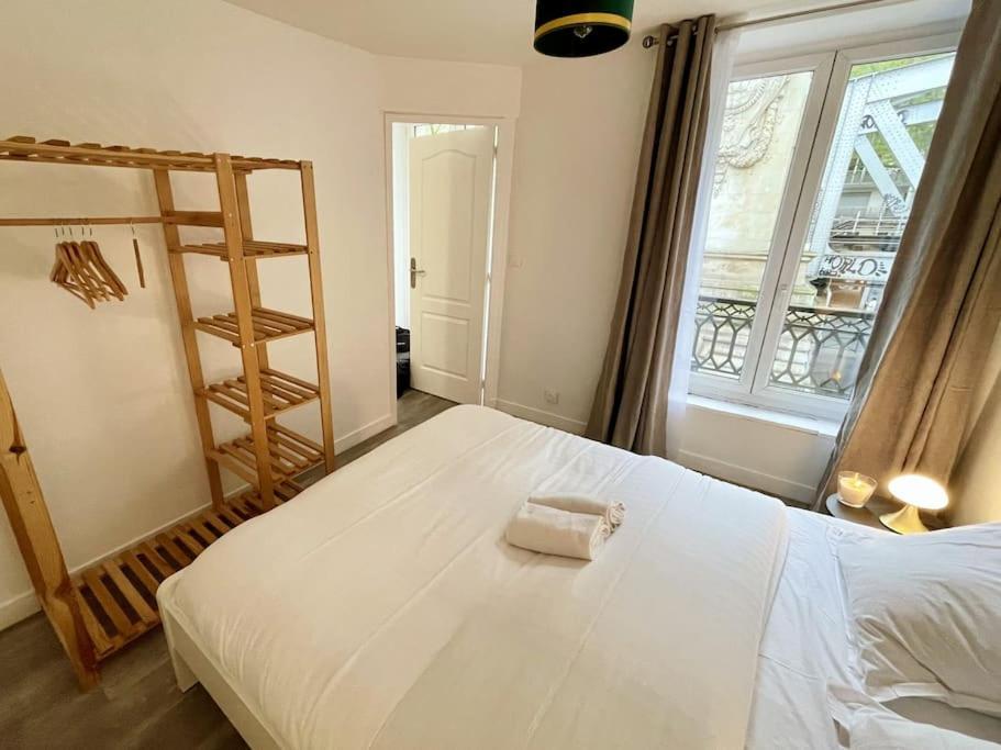 1Br Et Canape Lit Dans Le Salon Apartment Paris Exterior photo