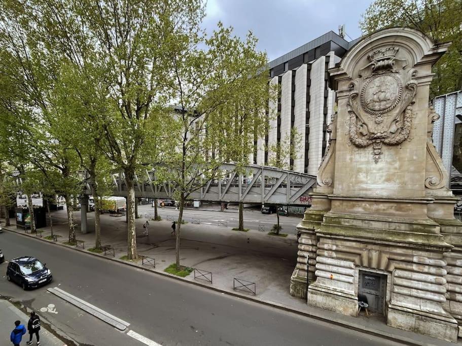 1Br Et Canape Lit Dans Le Salon Apartment Paris Exterior photo