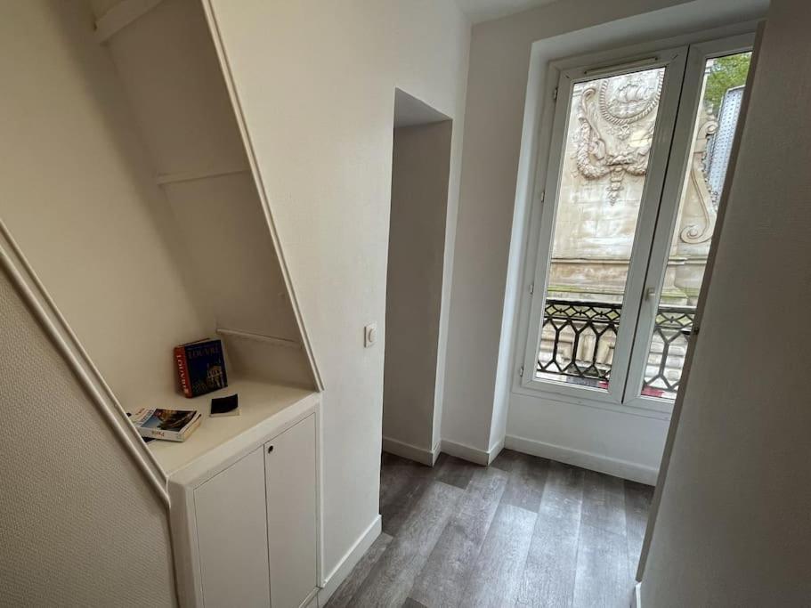 1Br Et Canape Lit Dans Le Salon Apartment Paris Exterior photo